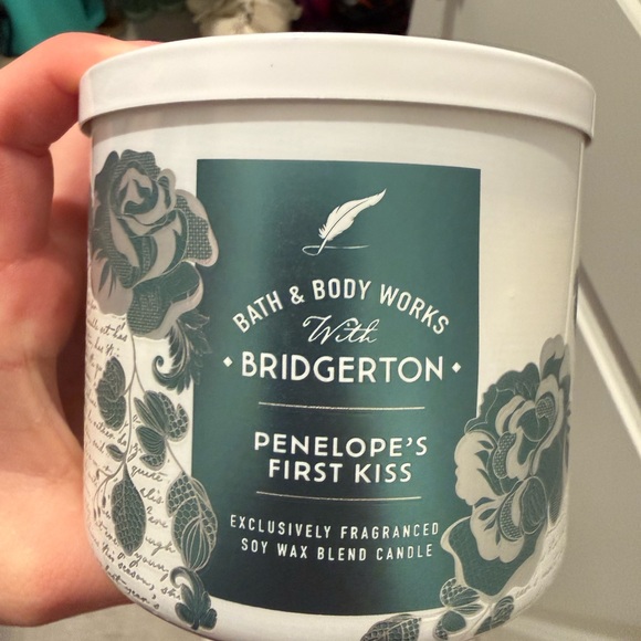 Bath & Body Works Other - Bath & Body Works Bridgerton Penelope's First Kiss Candle - Green and White